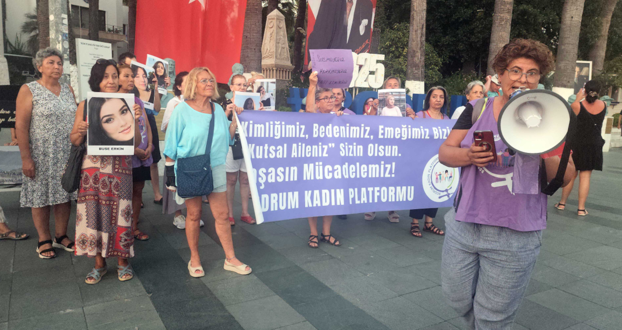kadinlar-sokta-kadin-cinayeti-eylemine-hazirlik-yaparken-kadin-cinayeti-haberi-geldi-KK5wA92v.jpg