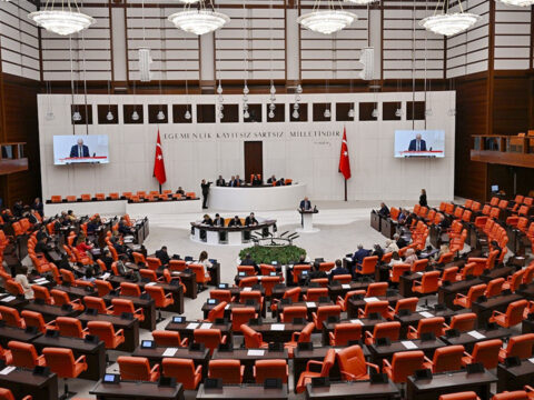 En dusuk emekli ayligi duzenlemesi meclisten gecti TKuErzbB