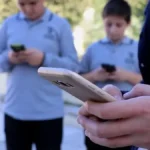 Okullarda cep telefonu yasaklaniyor LDsHtk9I