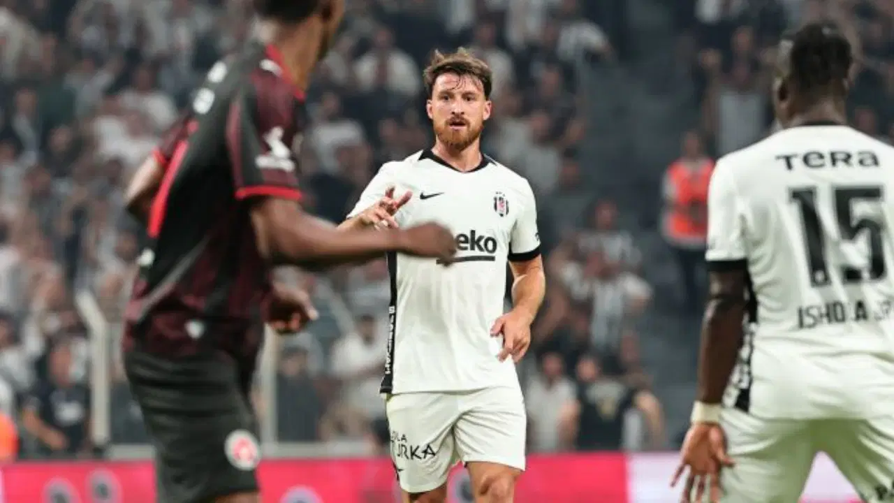 Salih ozcandan takim arkadaslarina ovgu LlTSyN9Q